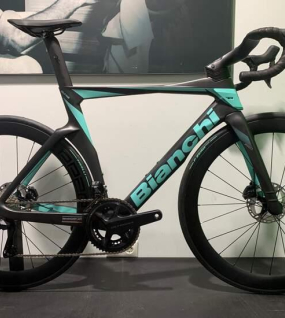 Bianchi Oltre Pro 2025 Carbon Aero Road Bike – Shimano Ultegra Di2 12-Speed Countervail® Race Performance