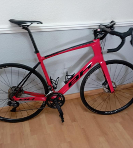 BH Quartz 2021 Carbon Endurance Road Bike Shimano Ultegra Di2 2x11-Speed Shimano RS Wheels
