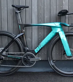 Bianchi Aquila RC 2026 Carbon Time Trial Bike – Ultra Aero Race Frame for Elite Triathlon & TT Performance